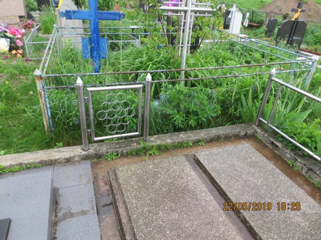 Під Луцьком «антихристи» крадуть хрести з могил. ФОТО