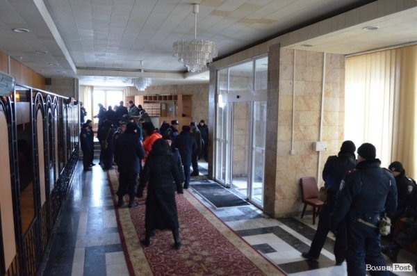 «Міліція з народом», бо мороз. ФОТО