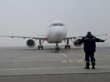 В Україні прибув перший рейс лоукостера з Італії