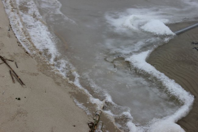 В озері Світязь знайшли трубу, через яку, ймовірно, викачують воду. ФОТО 