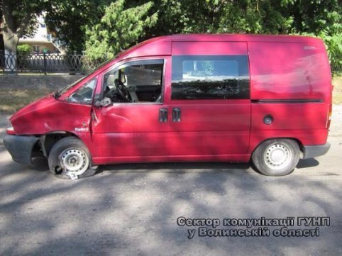 У Володимирі зіткнулись мотоцикл та автомобіль: є постраждалі. ФОТО