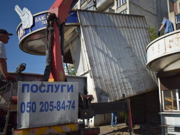 На Кравчука знесли кіоски