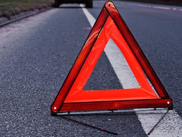 Аварія в Луцьку: фура «притиснула» легкову машину