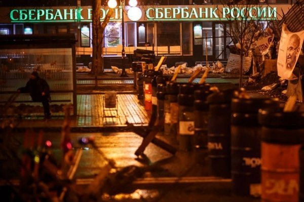 Ніч на Майдані в очікуванні штурму. ФОТО