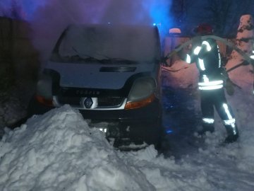 На Волині горів будинок та легковий автомобіль