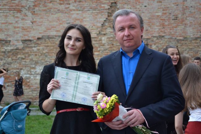 У Луцькому замку для новоспечених філологів та журналістів влаштували випускний