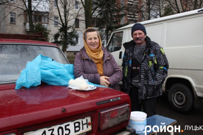 Від м’яса і «молочки» до лікарських трав: що і за скільки продають на фермерському ярмарку у Луцьку