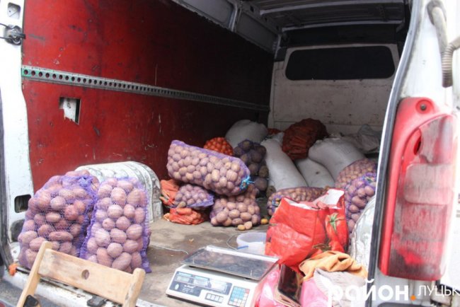 Від м’яса і «молочки» до лікарських трав: що і за скільки продають на фермерському ярмарку у Луцьку