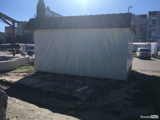 Власник кіоска на луцькій автостанції заявляє, що його нерухомість хотіли забрати