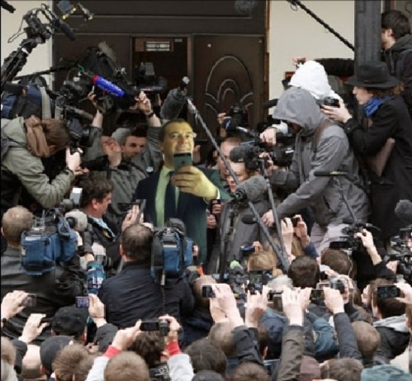 Інтернет сміється з селфі Медведєва. ФОТО