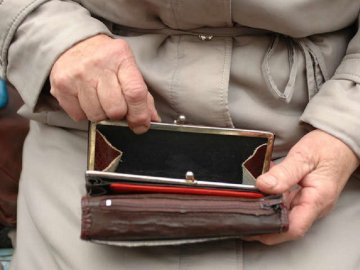 У Луцьку син викрав у матері чималу суму грошей