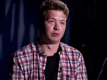 Протасевич в «інтерв’ю» державному каналу «зізнався» у приписуваних йому злочинах.ВІДЕО