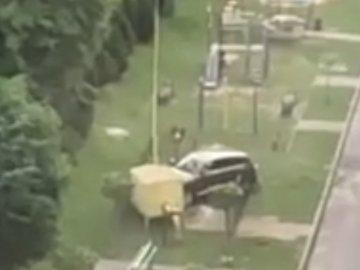 У Луцьку машина влетіла в газовий розподільник