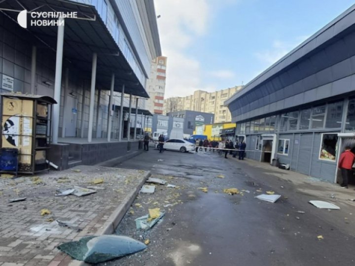 Росіяни поцілили дроном у ТРЦ в центрі Сум