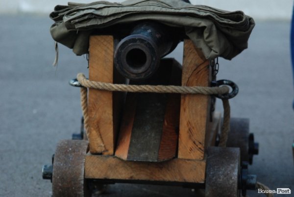 У Луцьку відкрили сезон нічного кіно просто неба. ФОТО