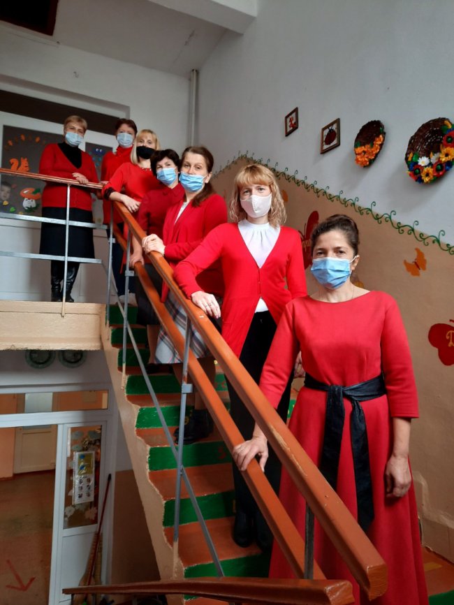 Кольоровий флешмоб: у волинській школі відзначили тиждень толерантності. ФОТО