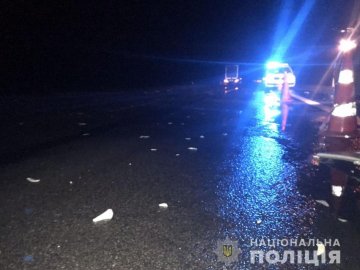 На автотрасі «Київ-Чоп» вантажівка на смерть збила неповнолітнього. ФОТО