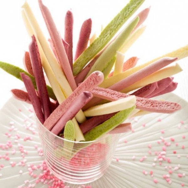 «Кристал вітру». Ресторан Pierre Gagnaire (Париж, Франція) Меренги пережили друге народження. Щоб зробити білок повітряним, він додає до нього воду та цукор - і робить з нього кристали