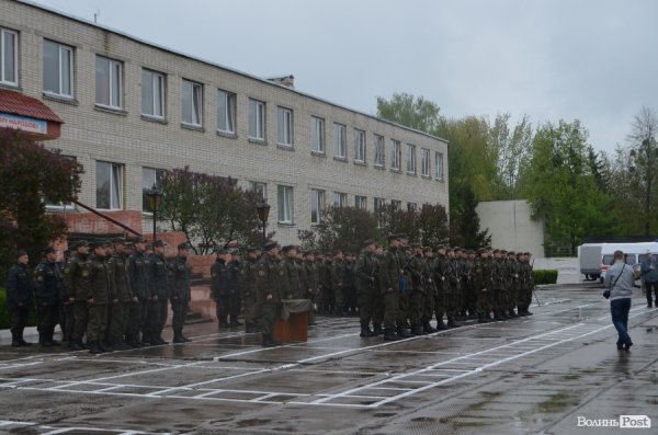 У Луцьку складали військову присягу під дощем