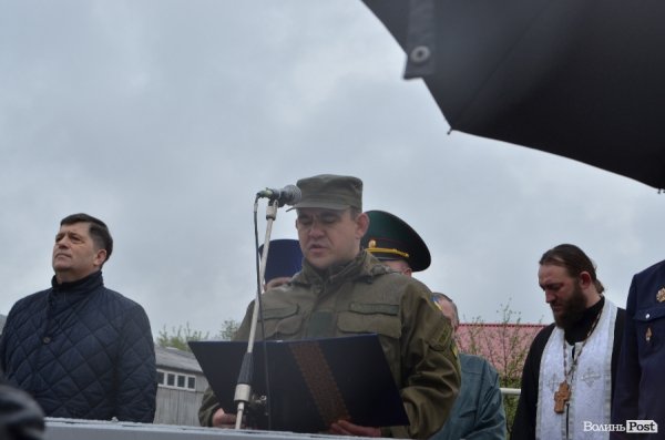 У Луцьку складали військову присягу під дощем