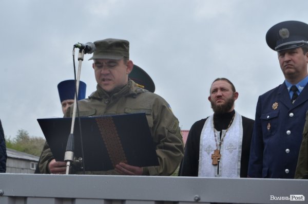 У Луцьку складали військову присягу під дощем