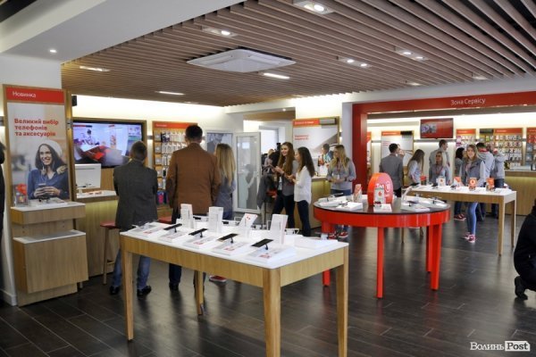 У Луцьку відкрився перший брендований магазин Vodafone 