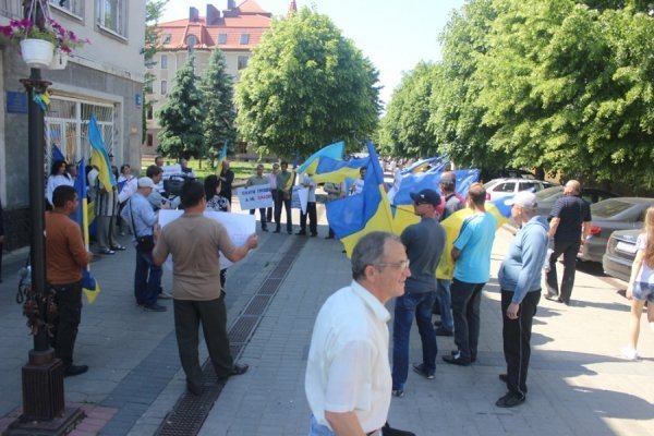 У Луцьку пікетували прокуратуру і суд. ФОТО