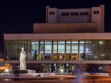 Які вистави, прем'єри та концерти відбудуться на сцені Волинського драмтеатру у березні