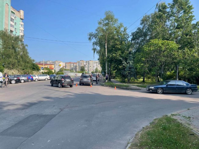 У Луцьку автомобіль Renault Duster збив велосипедиста: постраждалий у лікарні