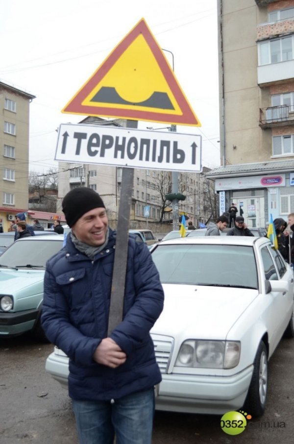 У Тернополі водії провели похорон коліс. ФОТО. ВІДЕО