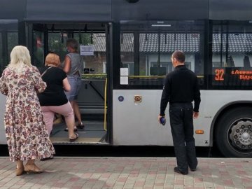 Менше чверті громадського транспорту Луцька обладнані кондиціонерами.ВІДЕО