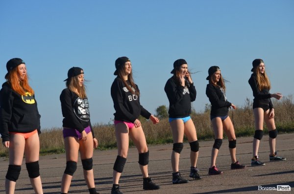 Під Луцьком відбувся чемпіонат з дрег-рейсингу. ФОТО