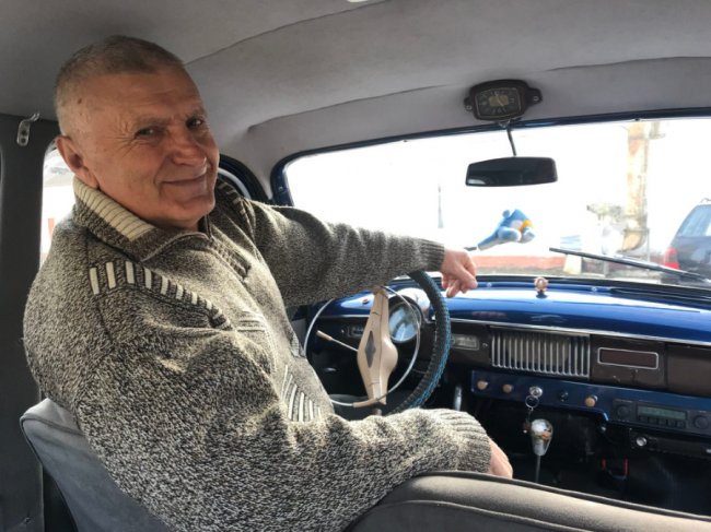 Волинянин зробив зі старого «Москвича»  колоритне авто