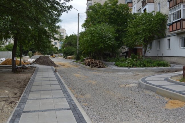 Показали, як у Ковелі ремонтують двори