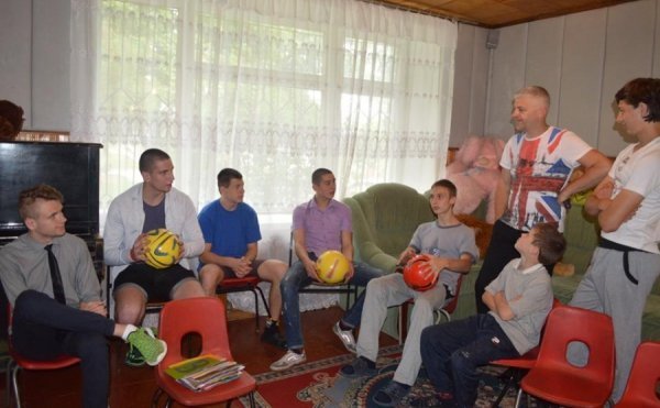 Кошти, зібрані на Світському Рауті, стали подарунком для дитячого притулку. ФОТО 