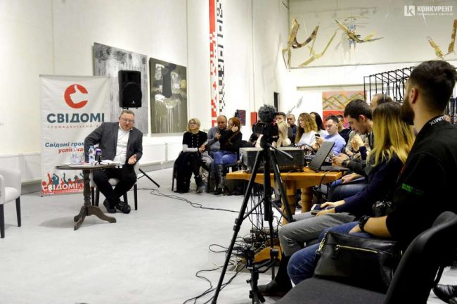 Бізнесмен та меценат Віктор Корсак поділився з лучанами секретами бізнесу. ФОТО