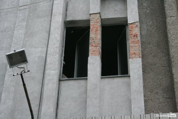У Луцьку горів офісний центр: людей евакуйовували через вікно