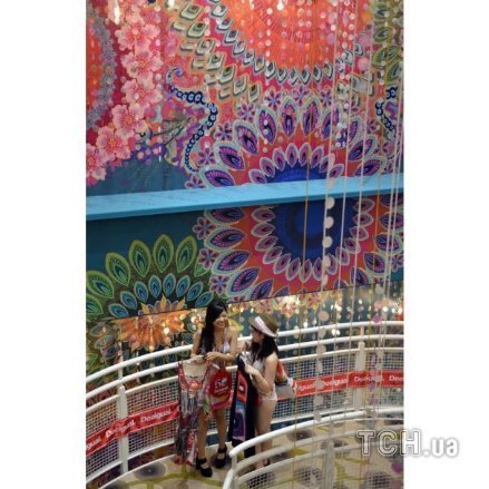 У Японії голим покупцям роздавали одяг. ФОТО