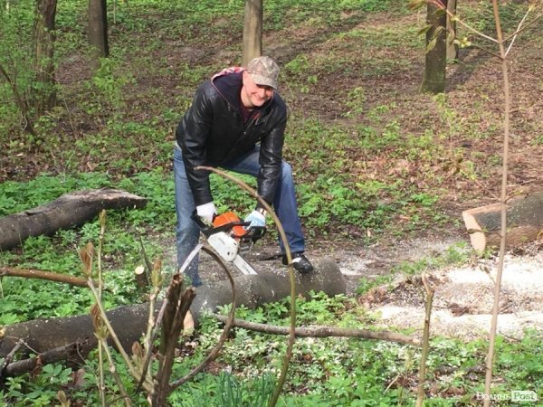 Депутати Луцькради вийшли на генеральне прибирання. ФОТО. ВІДЕО