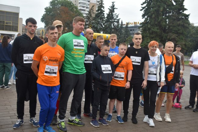 Бігли сотні лучан: відбувся  забіг у пам'ять про Героїв України. ФОТО