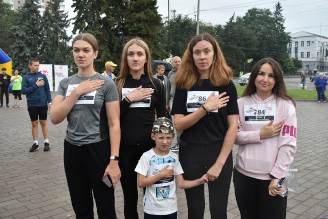 Бігли сотні лучан: відбувся  забіг у пам'ять про Героїв України. ФОТО