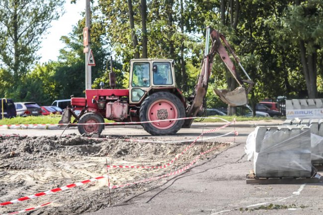 У місті на Волині птахофабрика розпочала ремонт дороги