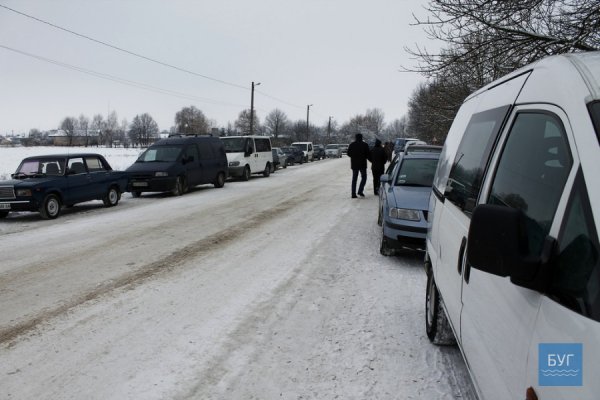 Водохреще в Іваничах: пірнання і колядки