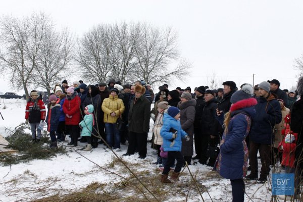 Водохреще в Іваничах: пірнання і колядки