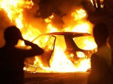 В Ужгороді заступнику мера спалили машину