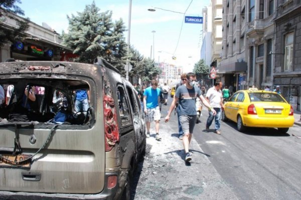 У Туреччині ‒ нові сутички між поліцією та демонстрантами. ФОТО