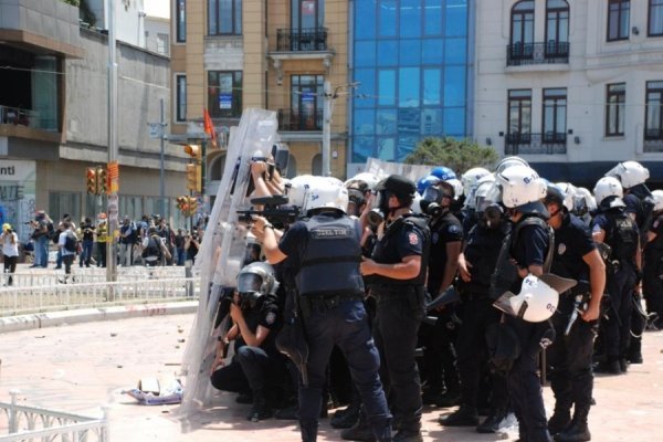 У Туреччині ‒ нові сутички між поліцією та демонстрантами. ФОТО
