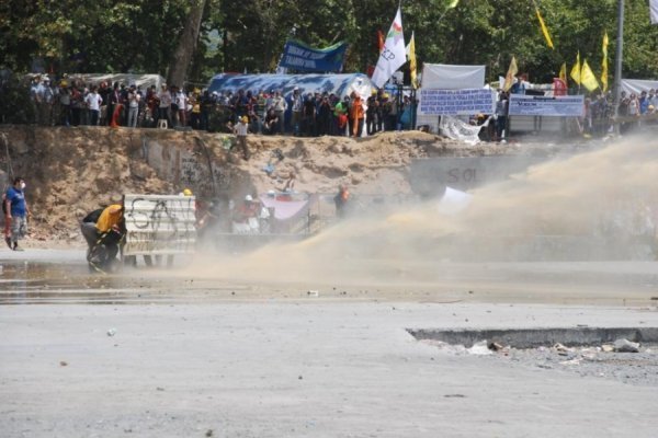У Туреччині ‒ нові сутички між поліцією та демонстрантами. ФОТО