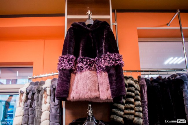 Магазин «Steel» у центрі Луцька пропонує шалені знижки на шкіру та хутро*