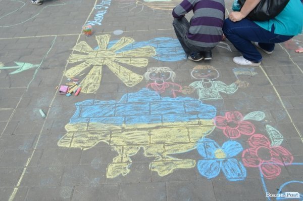 У центрі Луцька – свято учнівської пісні, танцю і вишиванки. ФОТО